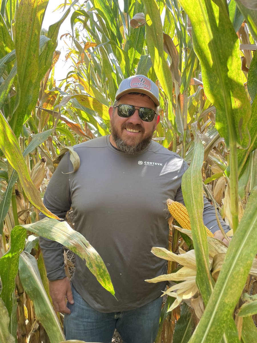 TStas22's tweet photo. Walking plots with RSA @jakehastings51 Brevant is bringing it all….disease tolerance, standability, FQ, agronomics, and most important YIELD #Brevant #NEcorn #highyield #winwithretail @BrevantseedsUS https://t.co/MrUKGRHHA2