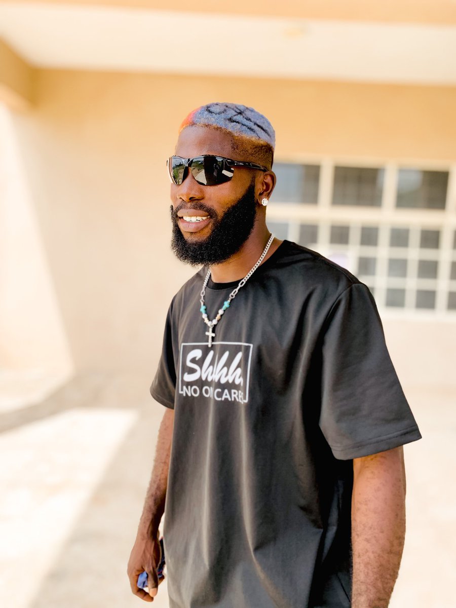 How I showed up for JOSTUM FYB WEEK costume day 
As an artist and did a live painting 

Train to busan • NairaMarley • convent university • Mia khalifa • #Knacking 
#art #paintings