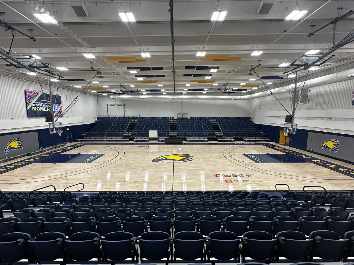 LCCCWBasketball's tweet photo. We have been loving our new facility! 💛💙🩶 #TogetherWeSoar #GoldenEagles #StandardsOfExcellence #AboveTheLine https://t.co/Blfgn9GxJG