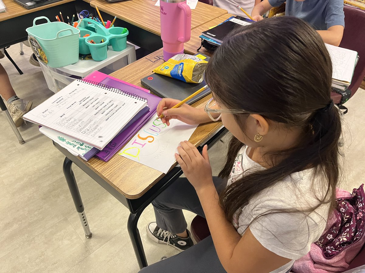 Lindsay Hudgins tweet media