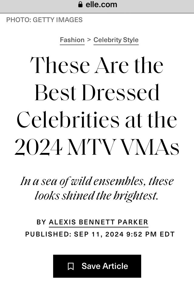 timameeka's tweet image. ถูกเลือกจากนิตยสาร ELLEให้เป็น 1 ใน 5 ชุด Best Dressed  แถมได้อยู่หน้าปกอีกด้วย สุดจะจึ้ง elle.com/fashion/celebr…

LISA OUR BEST KPOP
#LISA_VMAs2ndWin 

ROCKSTAR LISA ON VMAS
#LISAisBACK_VMAs 
#VMAs         @wearelloud