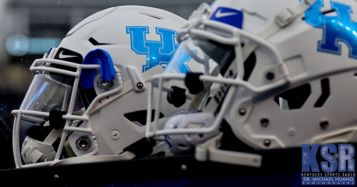 NEW: Kentucky Offers 2025 RB Tony Marshall Who Wants to Visit in December

“I felt great about receiving an offer from Kentucky,” Marshall said. “It looks like all their running backs are physical runners who like to get downhill."

STORY: on3.com/sites/kentucky…