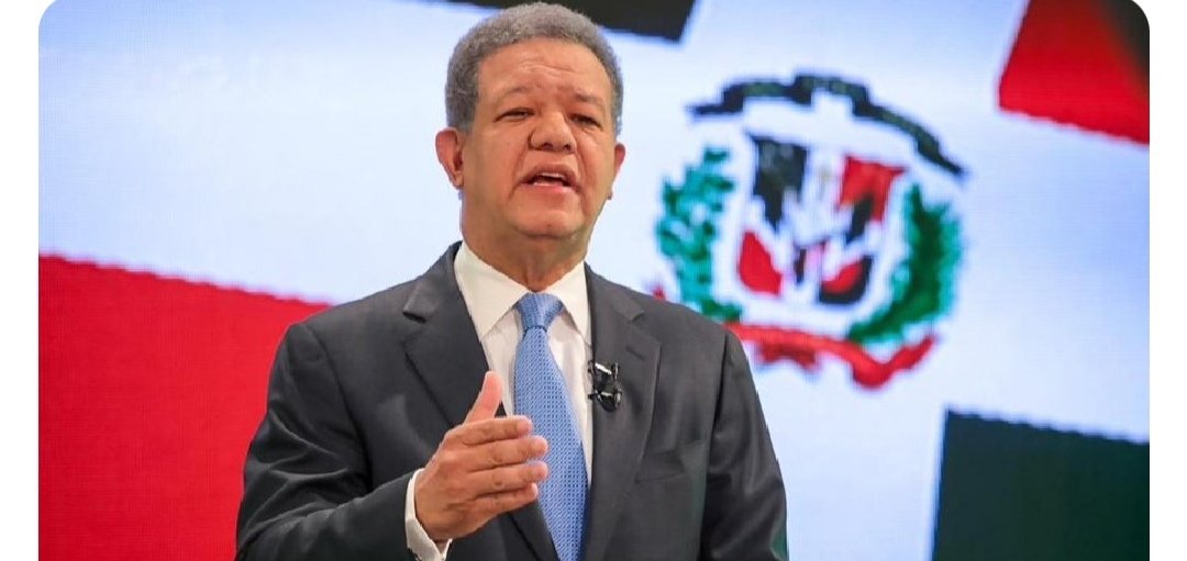 FelixUlloaRD's tweet photo. Cuando un país es impulsado por la macroeconomía, es necesario realizar reforma fiscal o buscar préstamos? @LeonelFernandez https://t.co/ySKNHbUYVR