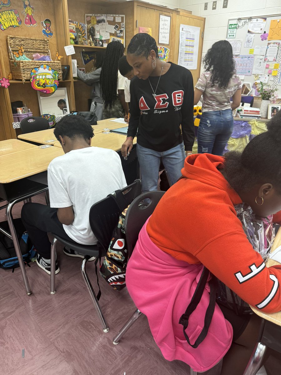 Dr. Lydia Williams (@drwilliams08) on Twitter photo I love going into classes at <a href="/HamptonMS_HCS/">Hampton Middle School</a> where the students are excited to show you what they are learning. I had the opportunity to visit Ms. McLeod and Mr. Lindseyโs 7th Grade Math Class today. The Ss were working in stations where they were multiplying decimals. When I I love going into classes at <a href="/HamptonMS_HCS/">Hampton Middle School</a> where the students are excited to show you what they are learning. I had the opportunity to visit Ms. McLeod and Mr. Lindseyโs 7th Grade Math Class today. The Ss were working in stations where they were multiplying decimals. When I