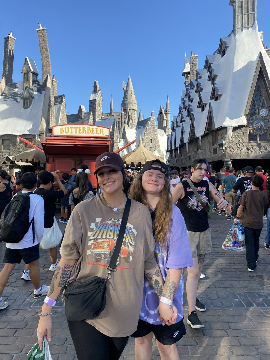 HayleySnowA's tweet photo. 1 year with my best friend!! 🤩 pls marry me NOW https://t.co/BuLtzT4EU2
