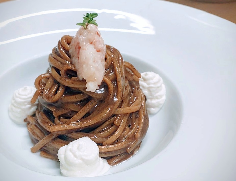 UnCuocoItaliano's tweet photo. #linguine all'#aglionero, #burrata e #tartare di #gambero https://t.co/z0AJ3Ysh7z