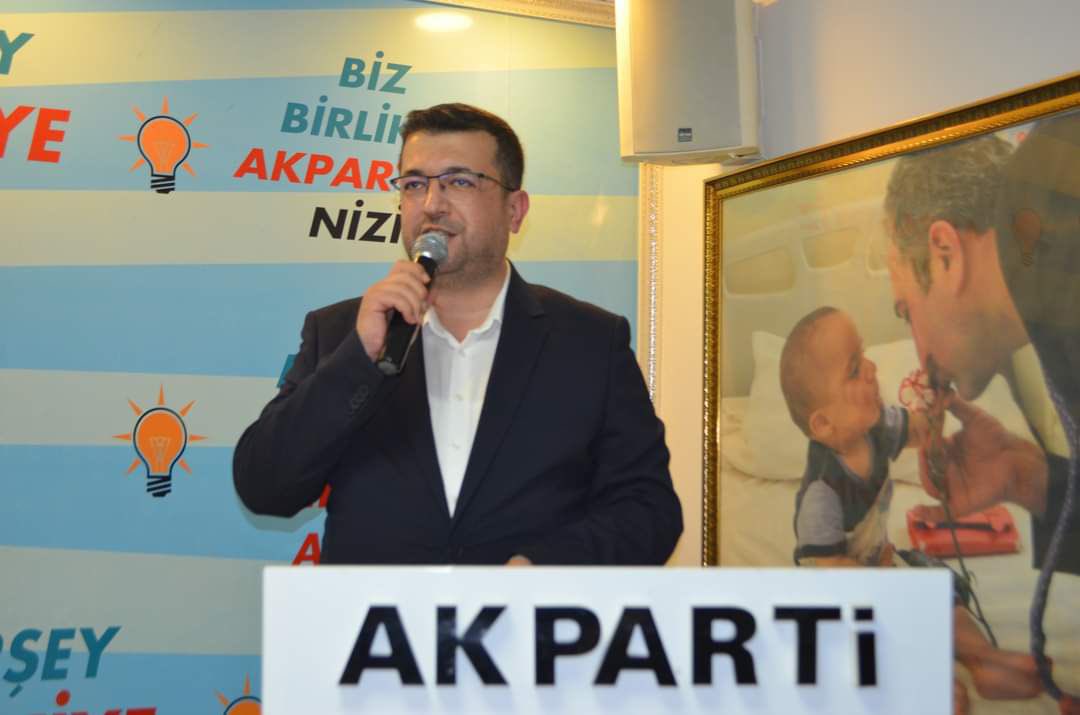 fmfedaioglu's tweet photo. Görev süresi boyunca göstermiş olduğu gayretli çalışmalarından dolayı Karkamış İlçe Başkanımız Sayın Ahmet Özaslan’a, Yavuzeli İlçe Başkanımız Sayın Mehmet Ali Polat’a ve Nizip İlçe Başkanımız Sayın Av. Muharrem Cankesen’e teşekkürlerimi sunuyorum.

AK Parti ailesi olarak her daim Gazi şehrimizi günden güne başarılara taşıyacağız. Hep birlikte #DurmakYokYolaDevam diyerek el ele gönül gönüle çalışacağız. Bu kutlu davanın bayrağını en iyi şekilde taşıdığınız ve verdiğiniz emeklerden dolayı bir kez daha teşekkür eder, sağlık, sıhhat ve afiyetler dilerim. 

@cankesen_ 
@MAliPOLAT7 
@Ahmetbaskan27 
@AKPartiG_Antep