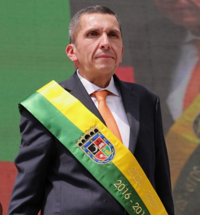 UltimaHoraCR's tweet photo. #JUDICIAL La @PGN_COL ratificó la sanción y destitución de 9 años al actual alcalde de Chía, Cundinamarca, Leonardo Donoso. 

La sanción viene de un proceso en 2018 en el que se identificaron irregularidades en la contratación de unas obras de alumbrado público. https://t.co/v27hAScdxc