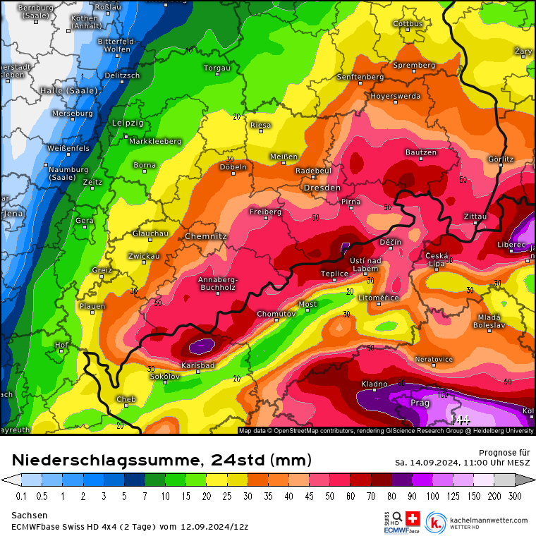 Kachelmannwettr's tweet photo. In Sachsen zeichnen sich von Freitag bis Samstagvormittag in der Summe in Staulagen 50 bis lokal vielleicht 80 mm ab. Dann zieht der Regen wieder ab. 

Unten der Vergleich von 3 Modellen, 24stündig bis Samstag 11 Uhr. Das wird zu verkraften sein, extrem sieht es nicht aus. Zudem wird der Regen gleichmäßig, teils kräftig, aber ohne Sturzflutcharakter mit extremen Stundensummen. 2002 sind in Zinnwald 312 mm in 24h gefallen ... 

Mit dem Wasser aus Tschechien (Elbe) kann das schon anders aussehen. Hier gilt es die Pegel im Auge zu behalten. Diese Berechnung wird alle 6 Stunden aktualisiert: https://t.co/7dl11fB6ap

/FR