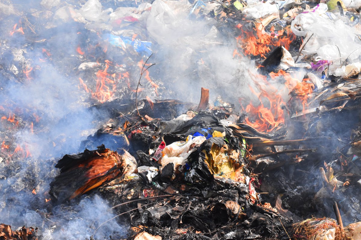 Rainham deserves better!💔
Toxic fires from an illegal landfill have polluted the air for 20+ years.  
The Council won’t act, so we’re taking them to court! Help us protect our community: donate &amp; share!💙
Together, we can clean up Launders Lane!  
crowdjustice.com/case/stop-the-…
(1/14)