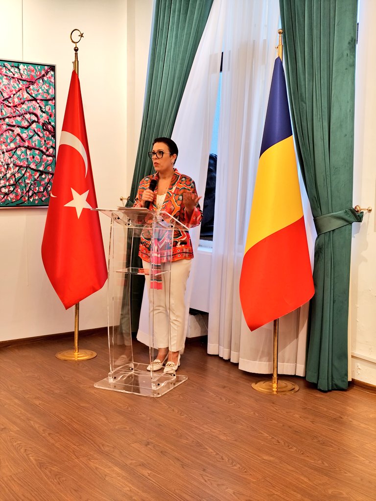 La Centrul cultural Mihai Eminescu #București a avut loc,sub patronajul <a href="/TC_BukresBE/">Türkiye in Romania</a> &amp;a Ambasadorului
🇹🇷🤝🇷🇴 <a href="/OzgurKAltan/">Özgür Kıvanç Altan</a> ,vernisajul expoziției pictorului Akin Ekici,"artistul unor picturi fascinante care te amețesc și îți dau o senzație de echilibru în același timp."#Diplomacy