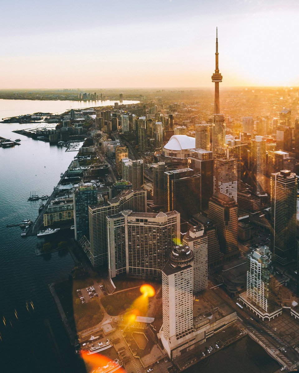 #Toronto shines with diversity and innovation! 🌟 Proud to be also based in #Canada, OneProvider offers cloud servers starting at $17 CAD in Toronto. Discover how our local presence can power your global ventures! 📷 #Toronto #CloudHosting 
onepro.vi/3XosdDl