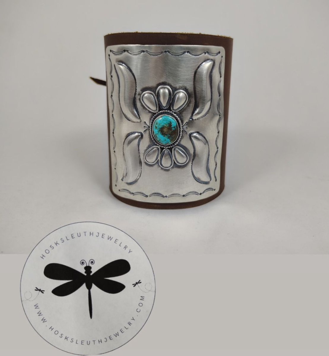 deirdrarobin's tweet photo. Handmade Sterling Silver Bow Guards (Ketohs), hand stamped Repousse bump outs on Brown Leather Cuffs. All fit up to size 6 1/2 cuff size. 

Available DM for Details

By Gerald Sleuth 

#handmadejewelry #hosksleuthjewelry #sterlingsilverjewelry #sterlingsilver #turquoisejewelry https://t.co/JzmQ0qD8v2