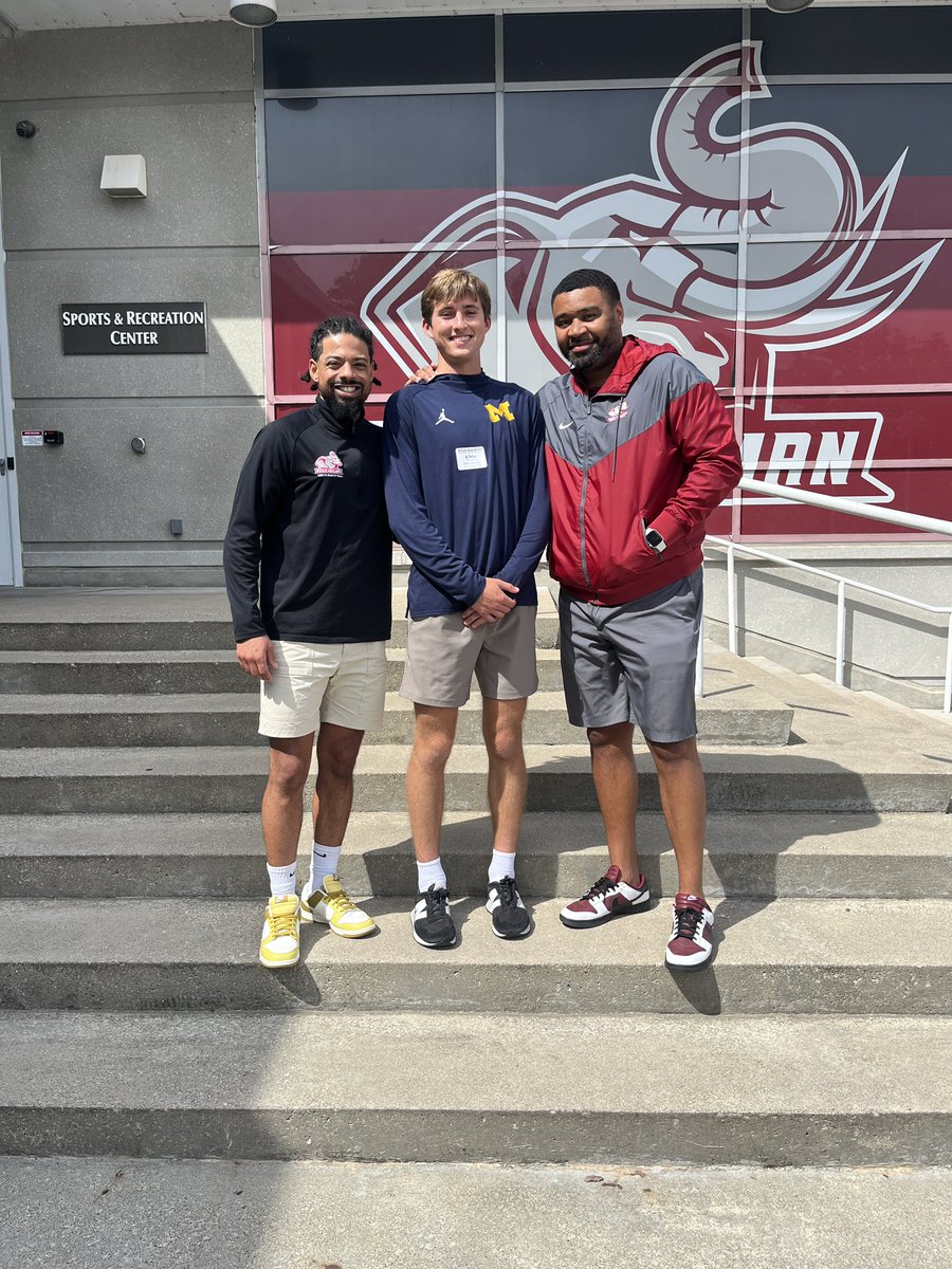 ajdefu's tweet image. Thank you to @CoachSales_ and @CoachHamm_ for the visit! I enjoyed learning more about Rose Hulman!