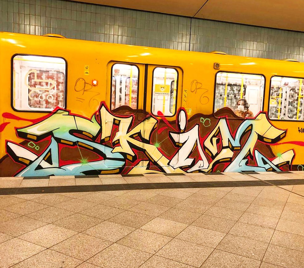 NFTArtBerlin's tweet photo. #SKIM #BERLIN #Graffiti #HipHopCulture #ItsAllAboutTheStyle https://t.co/ikYXsowBT7