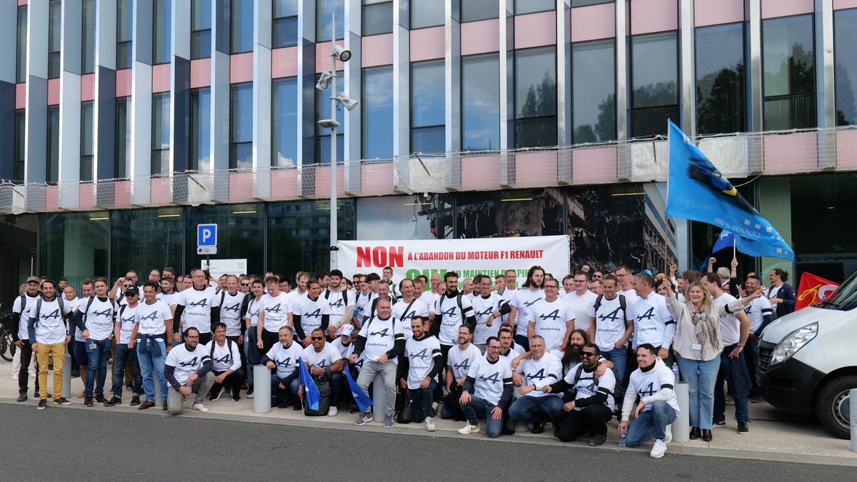 CGTRenaultFR's tweet photo. Les salarié.e.s d'Alpine et de Renault se sont mobilisé.e.s aux côtés de la députée de la 7e circonscription de l'Essonne @ClaireMLejeune et du maire de Viry-Châtillon @JMVilain pour dénoncer l'abandon du moteur Renault et les pertes de compétences pour le Groupe. 

#ViryOnTrack https://t.co/QTC1tj9pRA