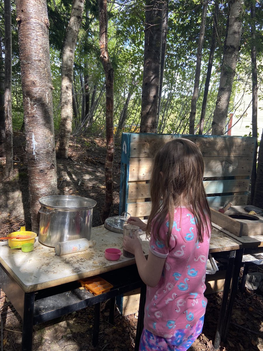 Ms__Hewitt's tweet image. Exploring and logging our findings yesterday after discussing primary sources. They had a blast #SocialStudies #Elementary #Multigrade