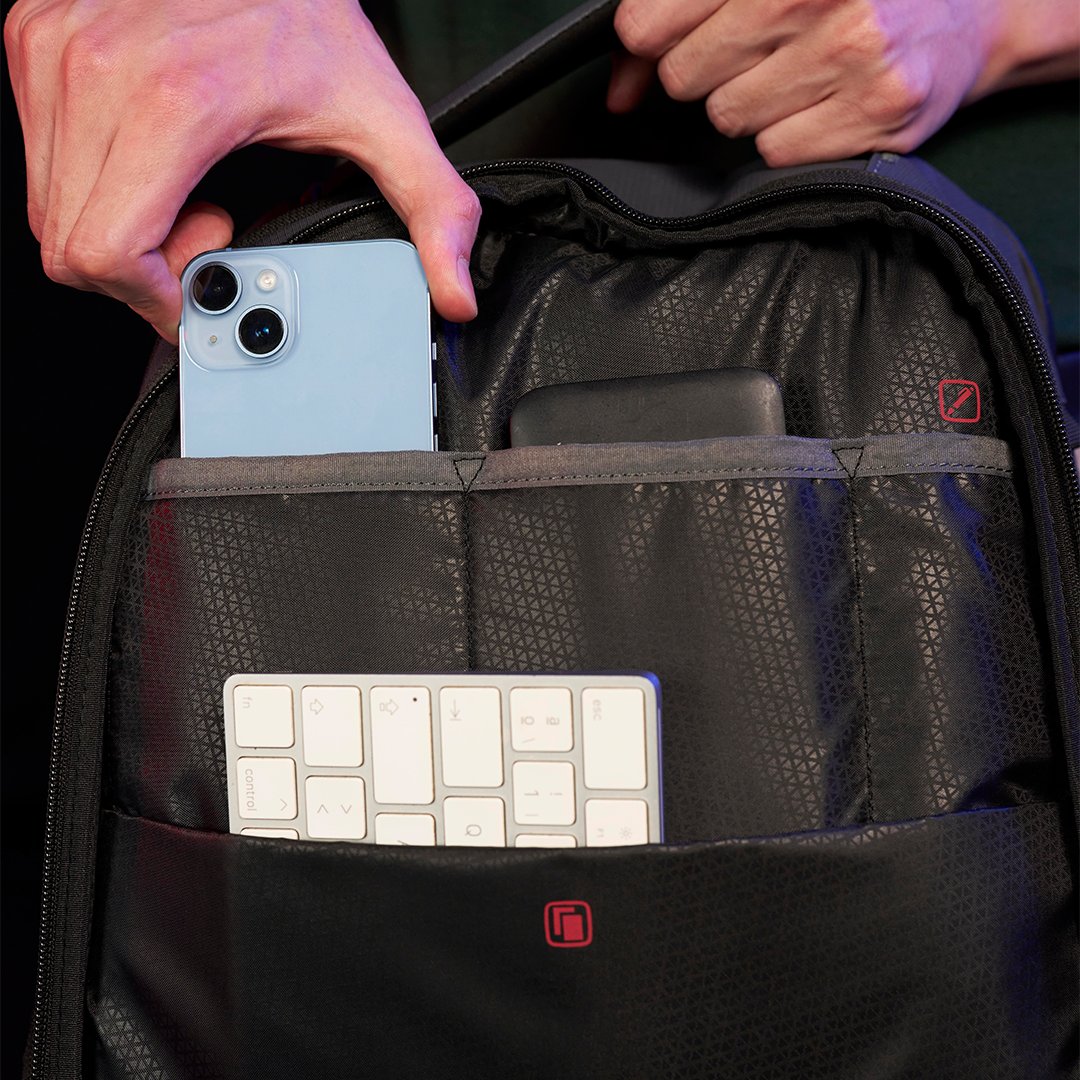 MiSamsonite's tweet photo. Luce impecable con Biz2Go. Elegante y perfecta para tus jornadas diarias.
#MiSamsonite #Biz2Go #Backpack #ExpectOneForYou #Style https://t.co/MLyeJvXI9d