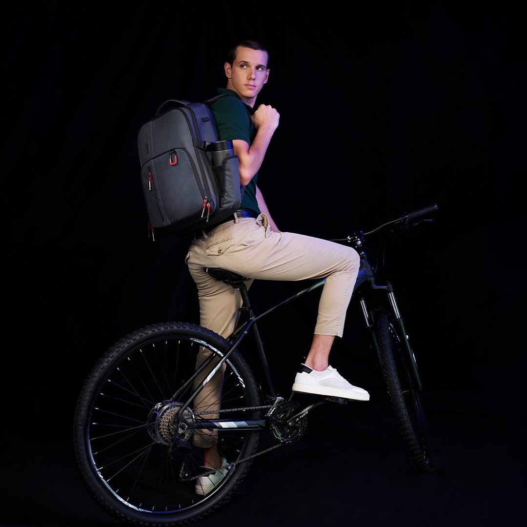 MiSamsonite's tweet photo. Luce impecable con Biz2Go. Elegante y perfecta para tus jornadas diarias.
#MiSamsonite #Biz2Go #Backpack #ExpectOneForYou #Style https://t.co/MLyeJvXI9d