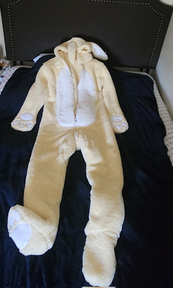 PinkEscapades's tweet photo. Laid out ur jammies for tonight 

The most rest acquisition is this yellow plush bunny pair
Is so frikin adorable >w< https://t.co/48gEnqvwKt