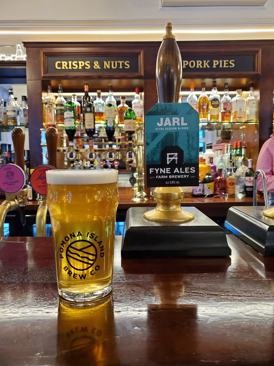 What a beautiful sight to behold 😍✨

We've got Jarl from <a href="/FyneAles/">Fyne Ales</a> , a Citra session blonde, pouring right now on cask! 

One of the most celebrated &amp; consistent cask beers around, this is your sign to head down to us for a lovely Sunday pint 🍺