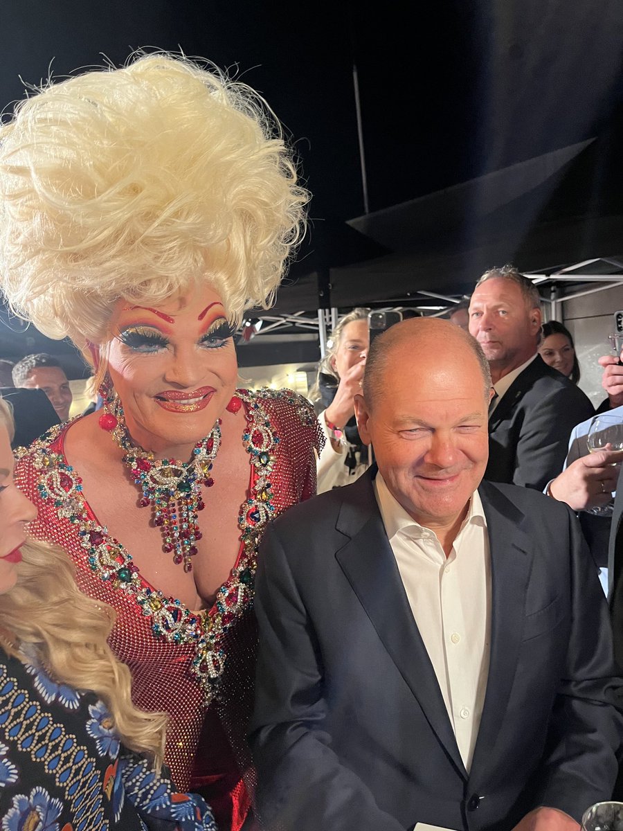 vmedick's tweet photo. Also, unsere RTL/stern/Capital/ntv-Party gehört auf jeden Fall zu den unterhaltsamsten Sommerfesten. 

#aussichtsreich2024 #rtlfest ⁦@sternde⁩ ⁦@capitalMagazin⁩ ⁦@RTL_com⁩ ⁦@ntvde⁩ https://t.co/NvkixscYfo