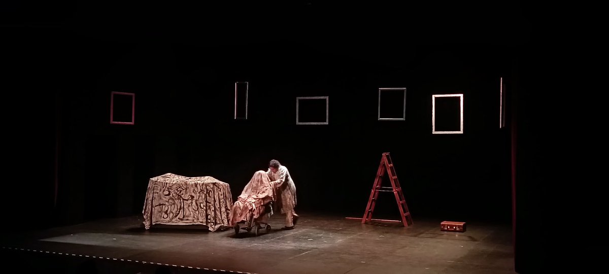 TeatrosCDMX's tweet photo. Ayer fue la primera función de #FinalDePartida en el #TeatroBenitoJuárez 🎭

No te pierdas esta obra de Samuel Beckett, de jueves a sábado. ¡Únicas funciones! 🎟️ Hoy aprovecha el JUEVES 2x1 para adquirir tus boletos https://t.co/Iscc7SvSN3 https://t.co/gToGZuyule