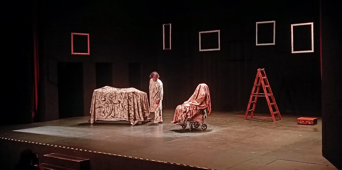 TeatrosCDMX's tweet photo. Ayer fue la primera función de #FinalDePartida en el #TeatroBenitoJuárez 🎭

No te pierdas esta obra de Samuel Beckett, de jueves a sábado. ¡Únicas funciones! 🎟️ Hoy aprovecha el JUEVES 2x1 para adquirir tus boletos https://t.co/Iscc7SvSN3 https://t.co/gToGZuyule