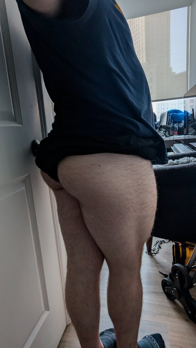 I started lifting back when the internet was crazy about Starting Strength and similar bottom heavy programs and I don't think my upper ever caught up (maybe it's genes idk). Having nice legs is cool but big chests are where my heart lies 🫠