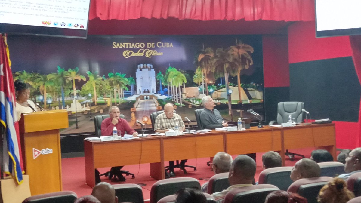 BeatrizJUrrutia's tweet photo. En el Pleno Extraordinario del Comité Provincial del @PartidoPCC  en #SantiagoDeCuba, evaluamos los aspectos que afectan la vida interna de nuestra organización política, y las acciones dirigidas a fortalecerla.
#DíazCanelEnSantiago
#SantiagoDeCuba https://t.co/KGzxtUBpL7