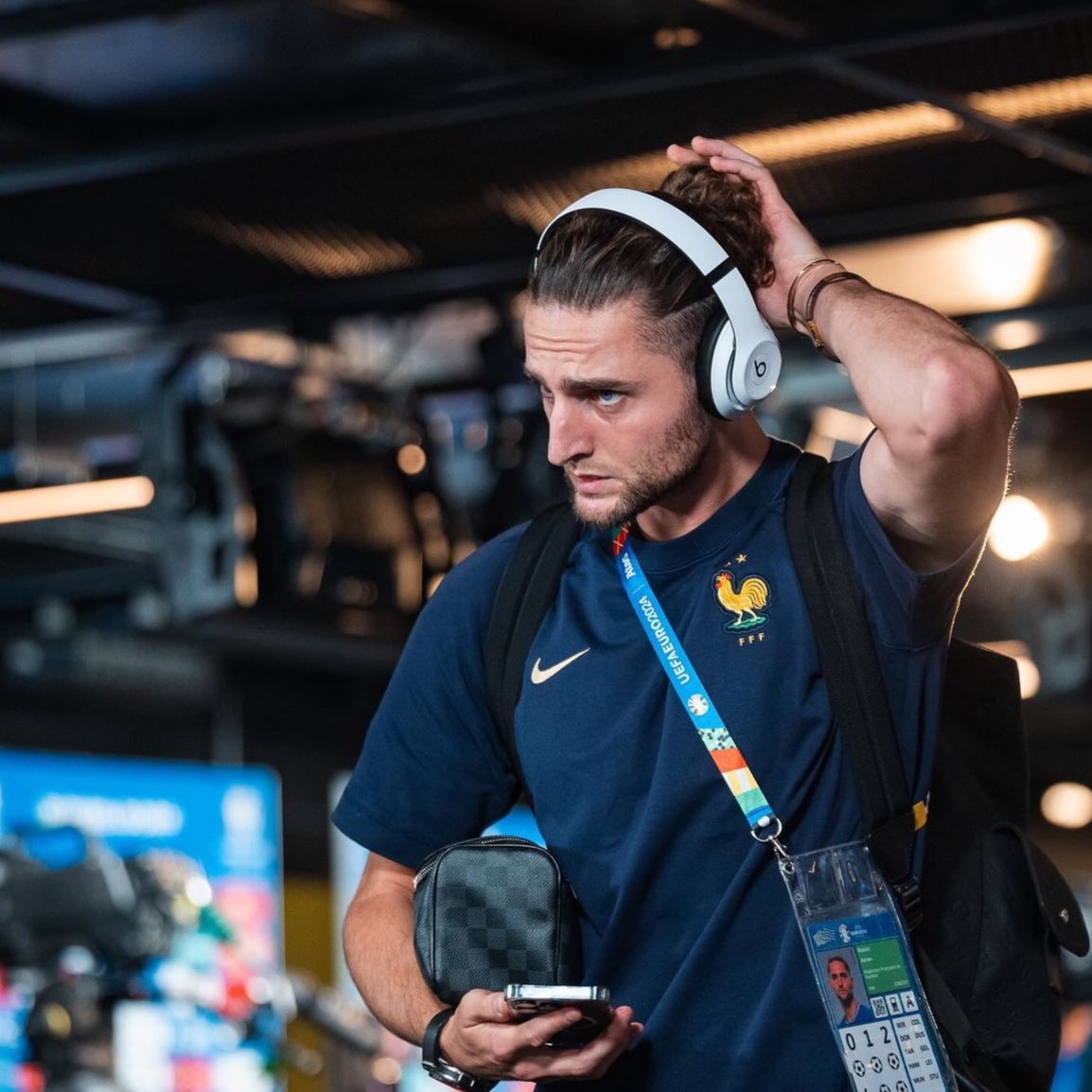 🚨 EXCL : There have been discussions between Adrien Rabiot and Manchester United in recent days ! 

🔘 The Reds Devils have a better relationship with the player's agent because the player's salary demands have decreased.

🔘 Arsenal are also on the move since multiples injury.