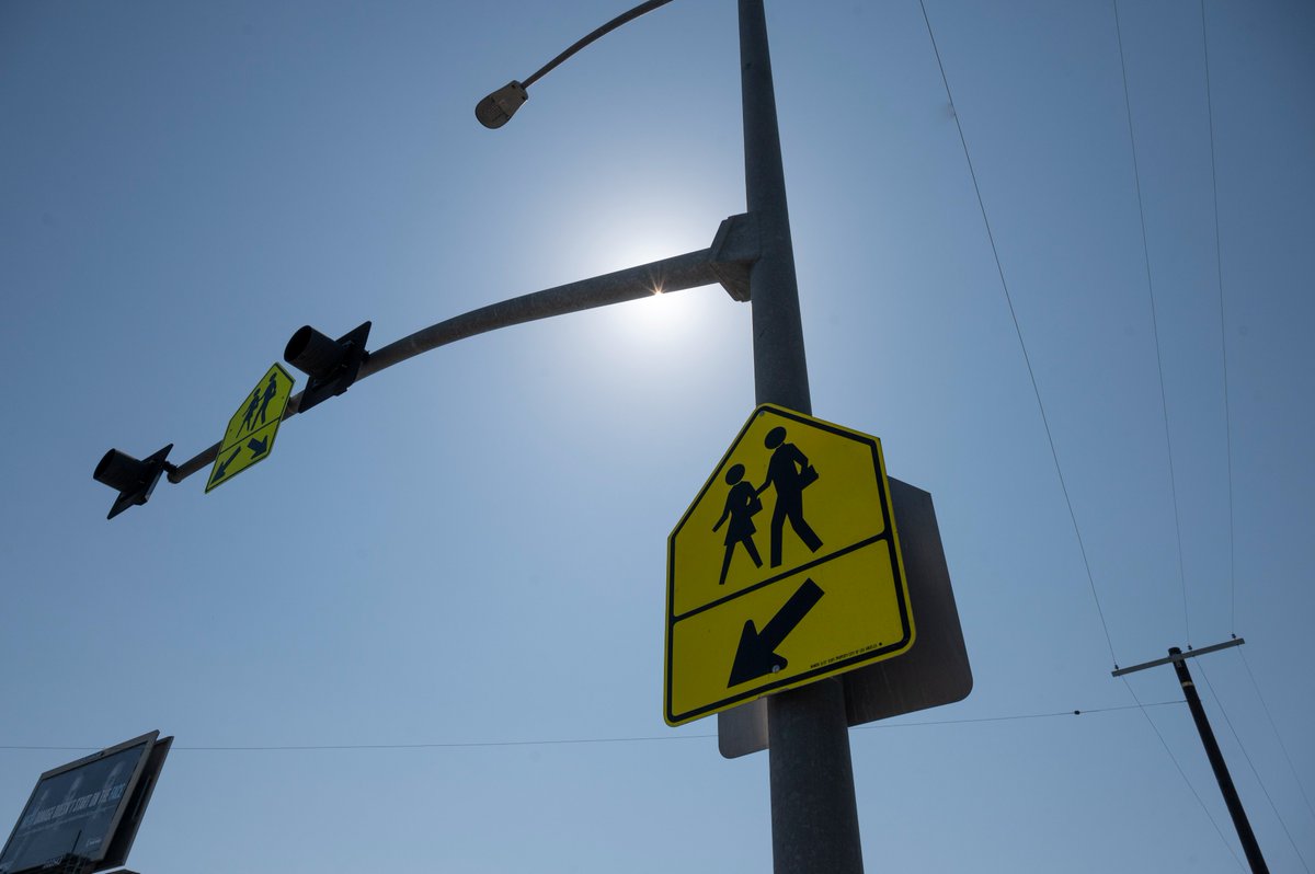 LADOTofficial's tweet photo. Understanding these signals keeps everyone safe on LA’s streets! Check out the photos in this thread to see both in action. Stay alert and drive safe, LA! 🚗💡 #LAStreetSmarts #SignalSafety #DriveSafe https://t.co/3UJ35GdlfU
