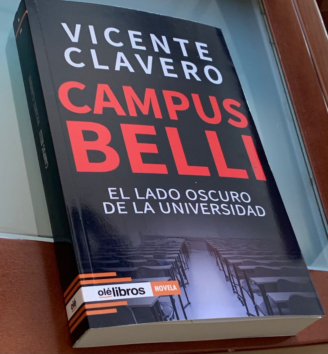 Ha llegado 'Campus belli', un retrato nada amable de la universidad pública madrileña, de la pluma del periodista y escritor Vicente Clavero <a href="/Olelibros/">Olelibros.com</a>

olelibros.com/comprar-libros…