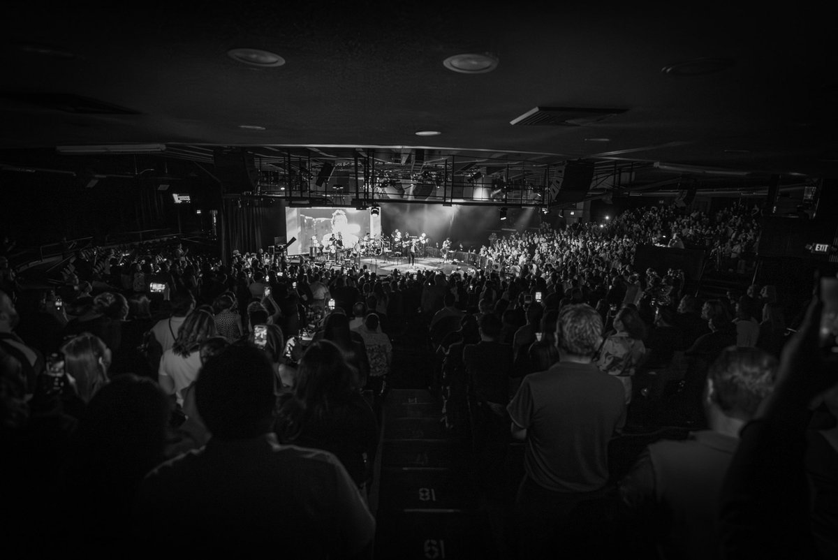 jaroficial's tweet photo. Gracias por el entusiasmo de anoche, a pesar de haber estado un poco enfermo, tuvimos una noche preciosa, nos vemos este sábado en el Performing Arts Center de McAllen.

Consigue tus boletos para McAllen aquí: https://t.co/KwhepvCteP 

#terrenaltour #jesusadrianromero #jardetour https://t.co/9GQi8C45xi