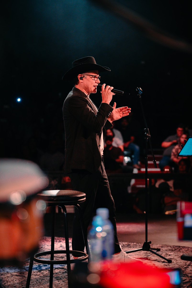 jaroficial's tweet photo. Gracias por el entusiasmo de anoche, a pesar de haber estado un poco enfermo, tuvimos una noche preciosa, nos vemos este sábado en el Performing Arts Center de McAllen.

Consigue tus boletos para McAllen aquí: https://t.co/KwhepvCteP 

#terrenaltour #jesusadrianromero #jardetour https://t.co/9GQi8C45xi