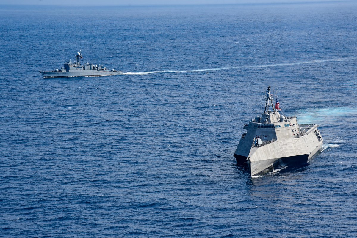 US3rdFleet's tweet photo. USS Kingsville (LCS 36) sails alongside ships and aircraft from the Colombian Navy while underway in the Caribbean Sea, Sept. 9, 2024. ⚓💪⚓
📸 @armadacolombia 
#C3F #C4F #LCSRON1  #ESG3 https://t.co/nRmFMbERay