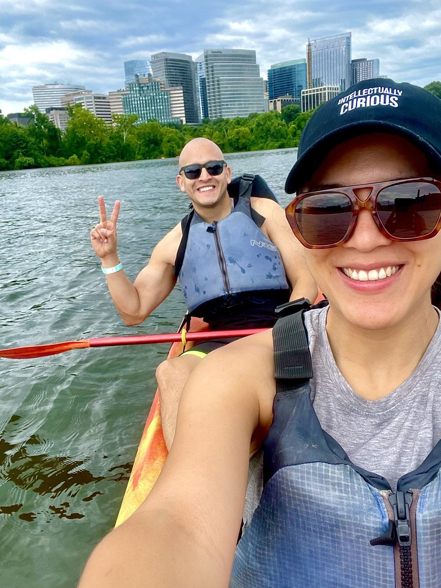 ❤️ Mi amor,

Cada día contigo es un regalo, pero hoy quiero tomarme un momento para reflexionar sobre lo que significas para mí.

Desde que entraste en mi vida, has sido una fuente constante de inspiración y fortaleza. Tu determinación me impulsa a ser mejor, tu risa ilumina