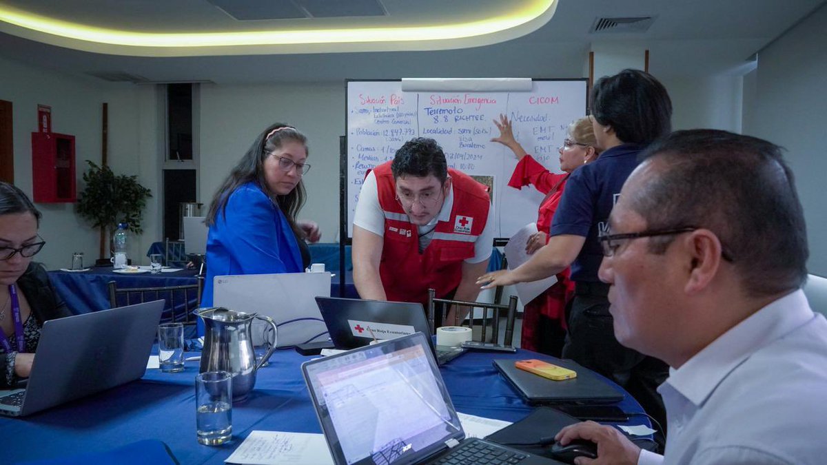 Salud_Ec's tweet photo. .@OPSECU y @Salud_Ec realizaron el taller CICOM de #EMTamericas para fortalecer conocimientos en la metodología, herramientas y requerimientos de implementación nacional, donde participaron @BomberosQuito, @BomberosGYE, @Riesgos_Ec y @cruzrojaecuador. @hmovil2_emt. https://t.co/ONH74dAz9q
