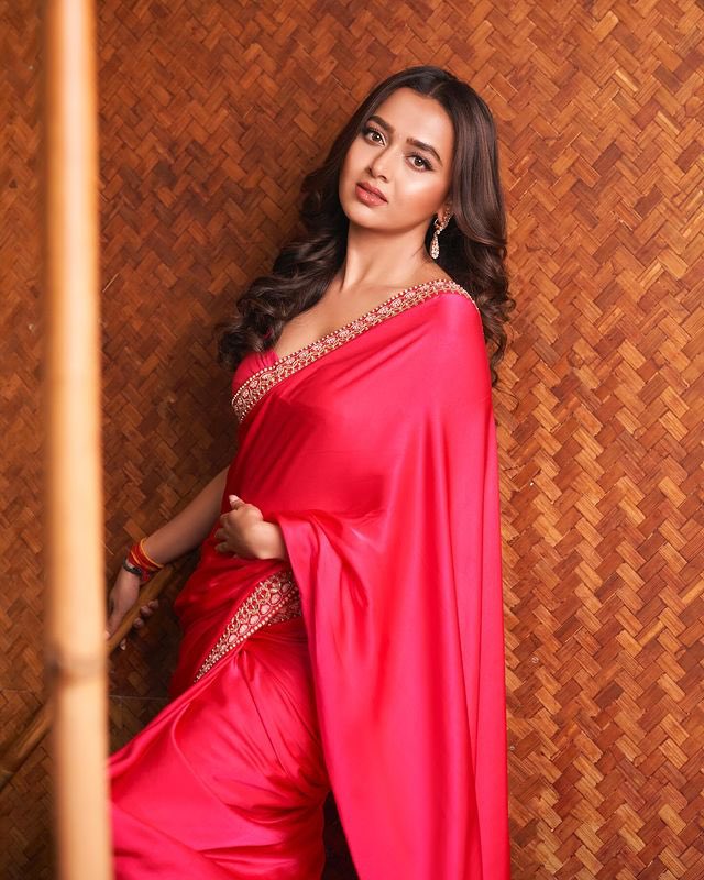 kahanibollyki's tweet photo. Tejasswi Prakash Looking stunning Beautiful in Pink Saree 💖
#tejasswiprakash #tejran #tejranforever #tejranfam #tejranmoment #tejranonly #tejran #kbke #alltop24
Follow : @Kbollywodke https://t.co/kRSMmCukc8