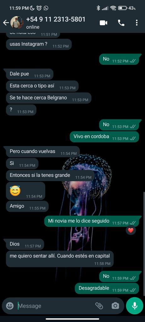 vinileonson's tweet photo. Pov: te sentaste en el lugar incorrecto tu primer dia del cbc https://t.co/d317qLK2Nv