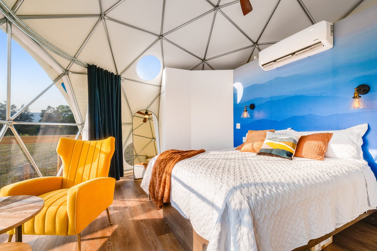 PacificDomes's tweet photo. Here is a great example of a beautiful glamping resort in the heart of a hidden gem nestled in the Shenandoah mountains in Luray, Virginia! 🏞️
Immerse yourself in nature and luxury at Faraway Camp🌲✨
#FarawayCamp#domelife #domeliving #portabledome #eventdome #pacificdomes https://t.co/DxvYyYDohg