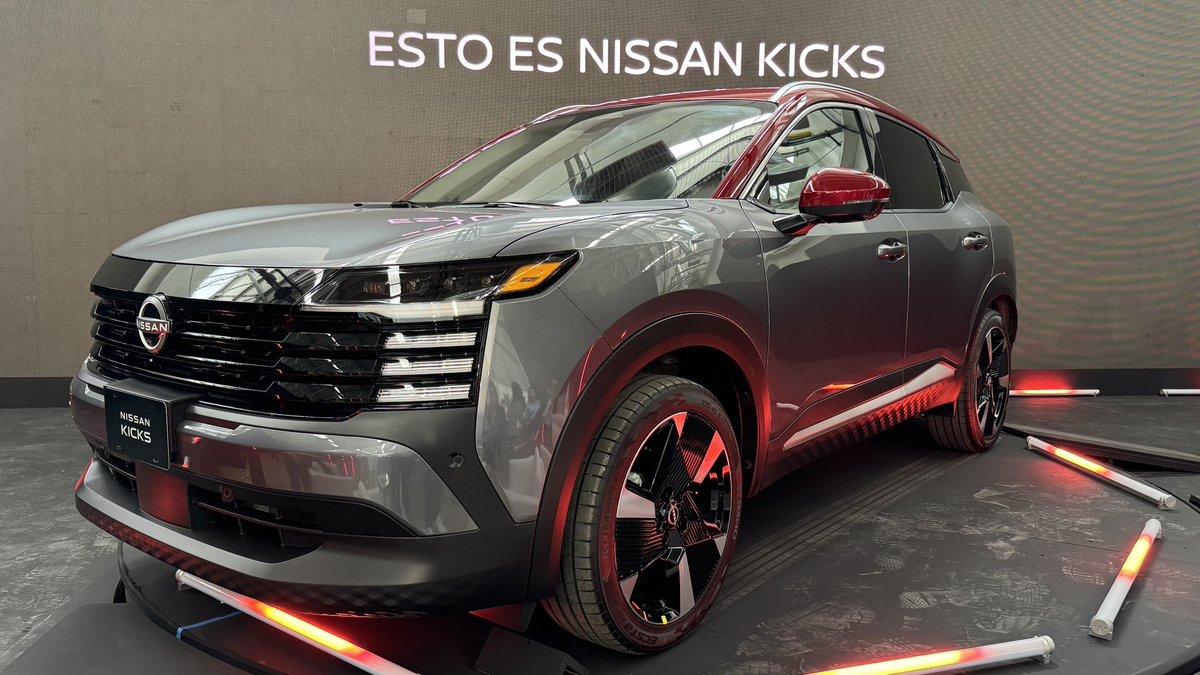 AutosyMas's tweet photo. #NissanKicks2025 se producirá en A1 junto a Sentra, Versa y March, aprovechando la capacidad de la planta para ensamblar un vehículo cada 55 segundos, lo que la posiciona como la más rápida de la marca a nivel global.
@Nissan_mx #EstoEsNissanKicks https://t.co/LPnUab8HOU