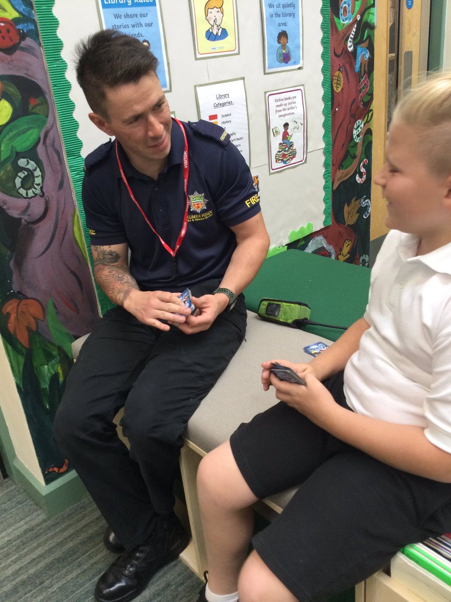 Lakeside_school's tweet photo. @HumbersideFire and @StTipler came to read with some of our Y5 today. #communitylinks#loveofreading @Therabbits21 https://t.co/i3clYO6G7c