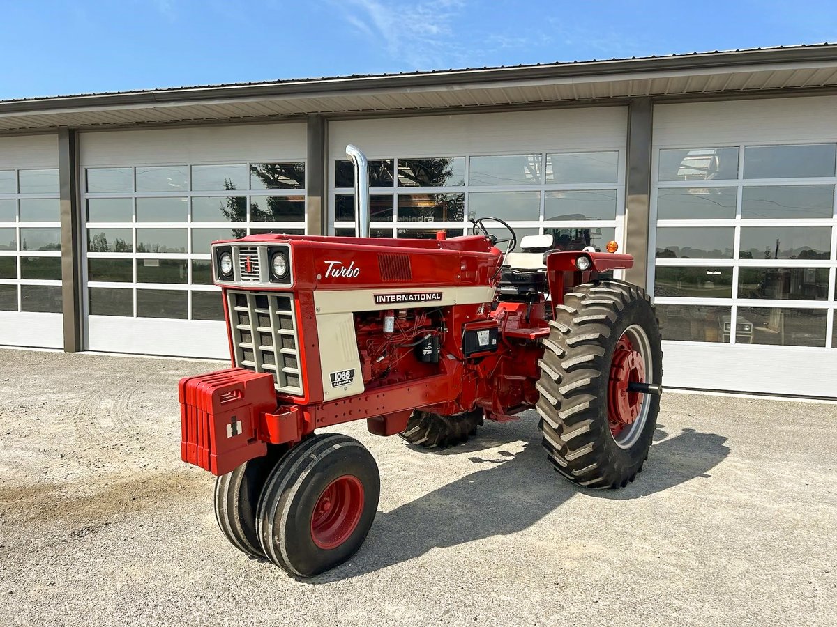 Obligatory "today's tractors will never be this cool" posts...

Tractor Zoom listing here: bit.ly/3B1vyAR