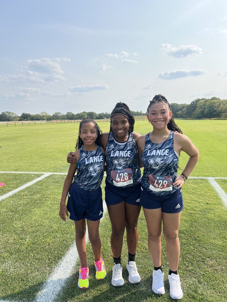 MsWhitesides1's tweet photo. My great Cross Country team! I can’t wait to see all the progress they make this season. #LangeXC #LMSBest https://t.co/KUVcnAM3C8
