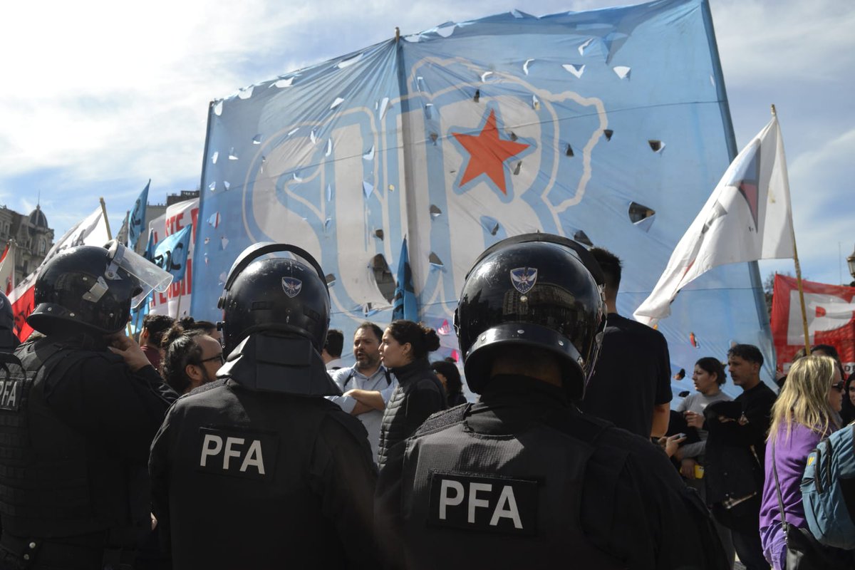 ¡Necesitamos que se apruebe la Ley de Financiamiento Universitario!

Sin presupuesto no hay Educación Pública. Que el gobierno nacional no nos robe el futuro.