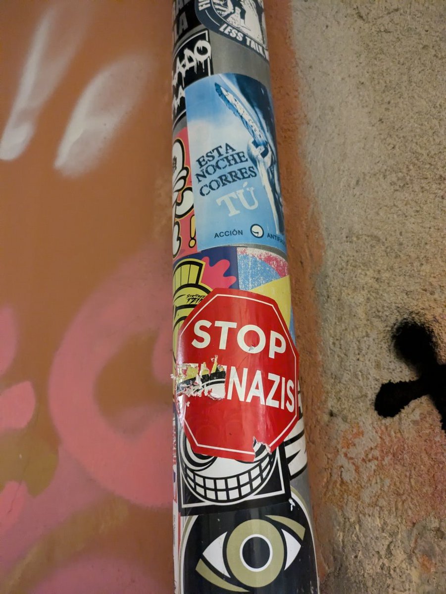 Safehh's tweet image. Pues la pegatina ha quedado mucho mejor después de una rascadita con las llaves.