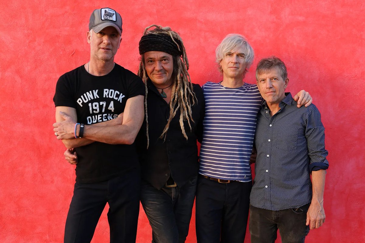 RollingStone's tweet photo. 'Moon Mirror' is Nada Surf’s most musically and emotionally passionate album in years. 

ALBUM REVIEW: https://t.co/Ur2RoSfuLE https://t.co/vXxKNl7Jb8