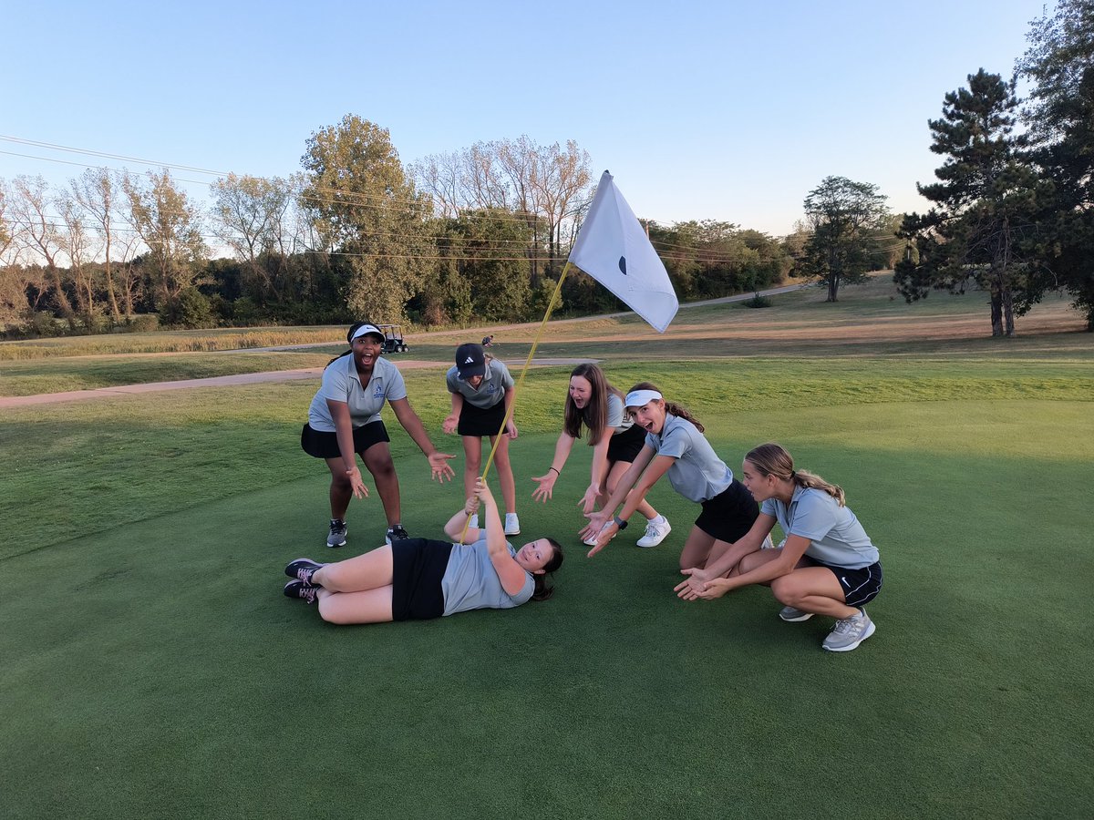 Mr. Tuttle tweet media