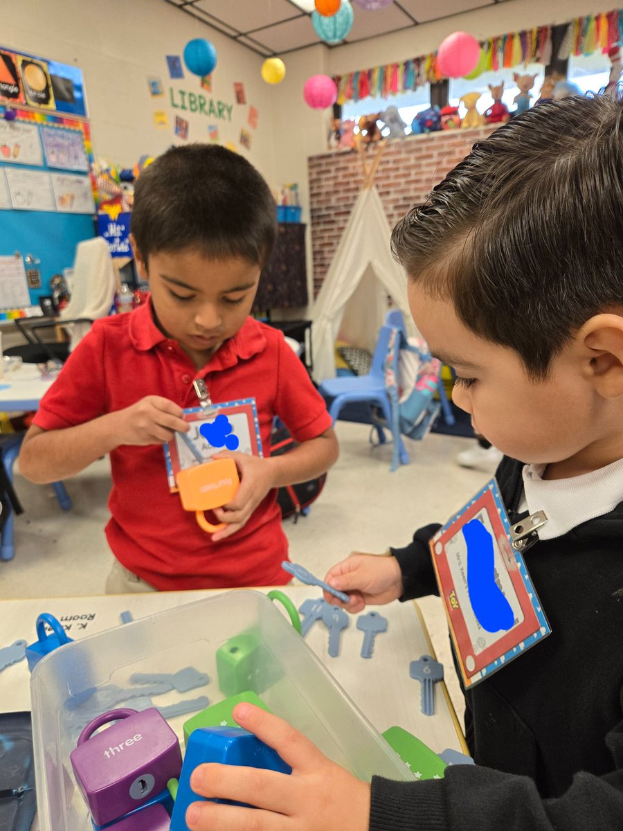 kimmeekeen's tweet image. These little Mustangs are so happy to be on our HOME campus!  Centers are in full force now!  Look at those smiles, and friendships blossoming! 🤍❤️🖤 @LaurelesMustang #prekfun
